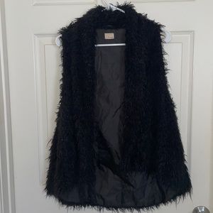 Listicle fur vest size S